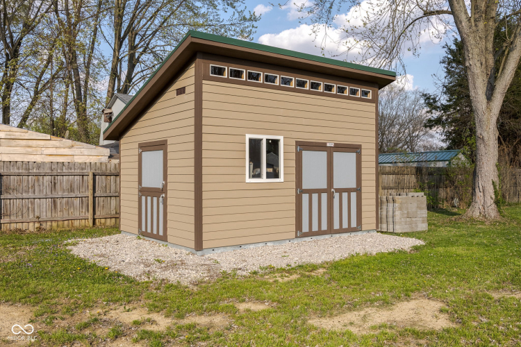 Listing Image 4