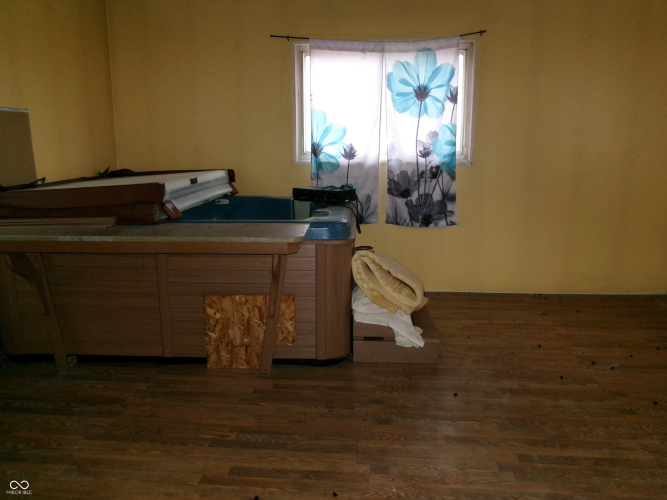 Listing Image 6