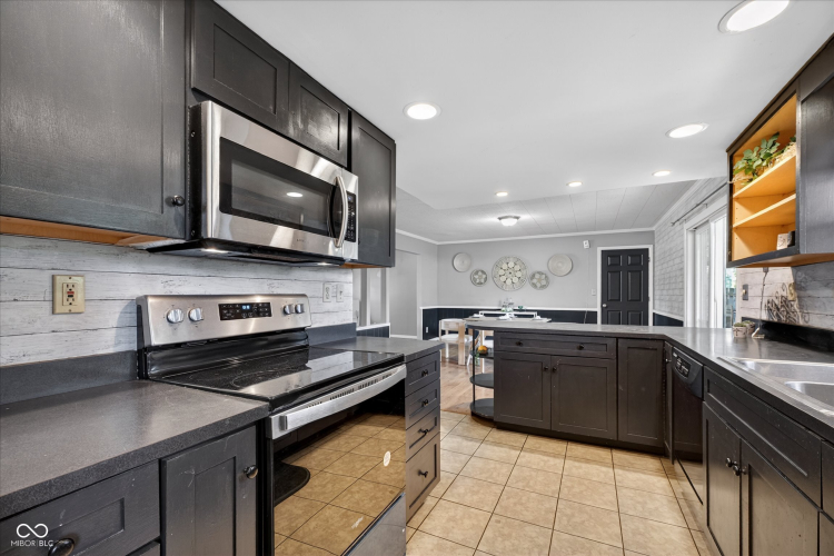 Listing Image 19