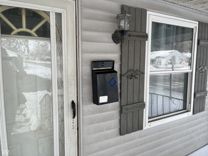 Listing Image 4