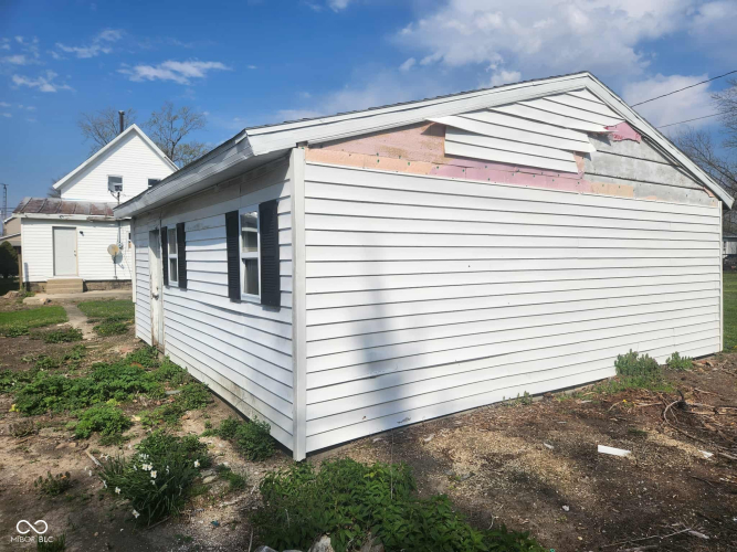 Listing Image 4