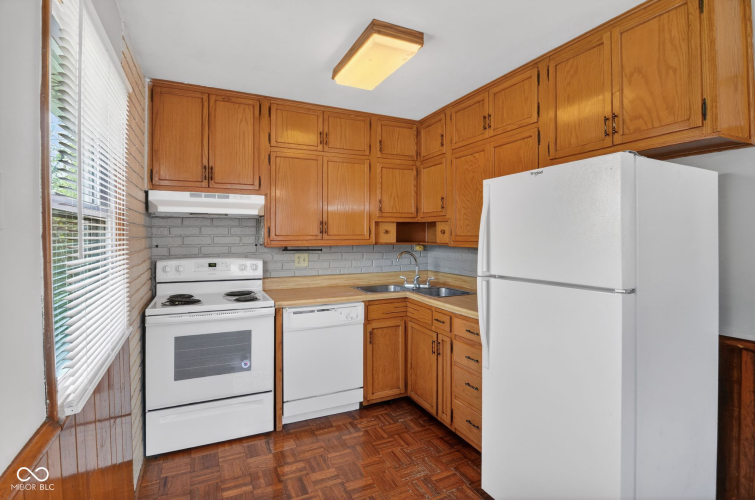 Listing Image 18