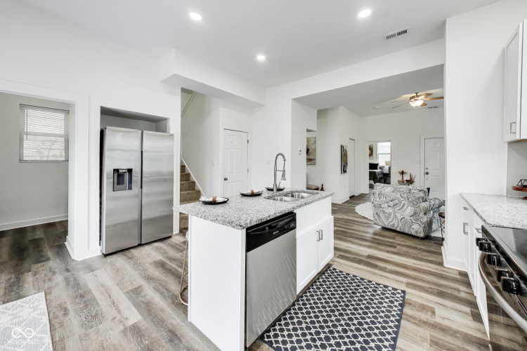 Listing Image 10