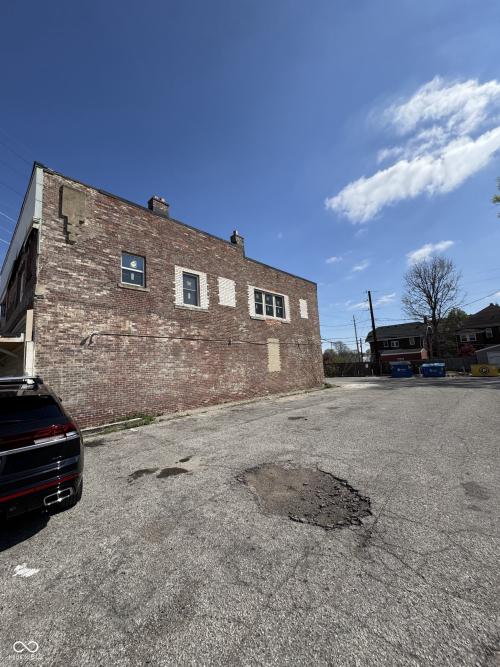 Listing Image 4