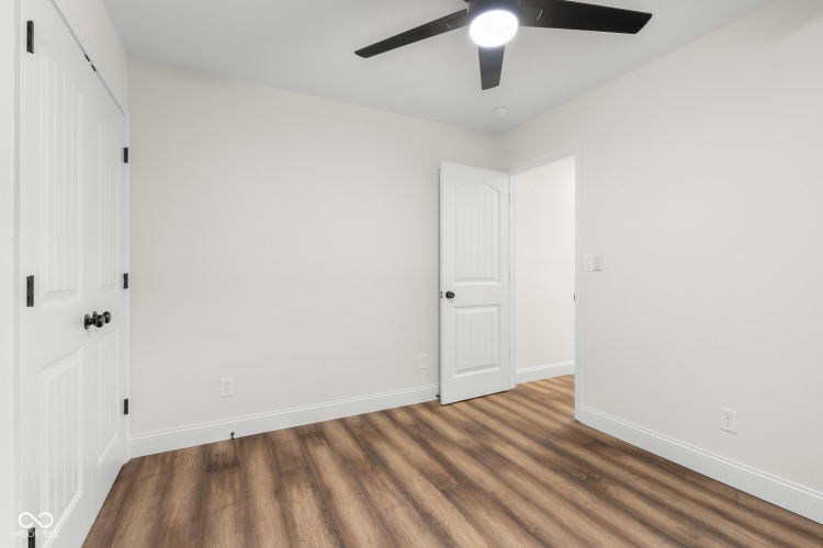 Listing Image 64