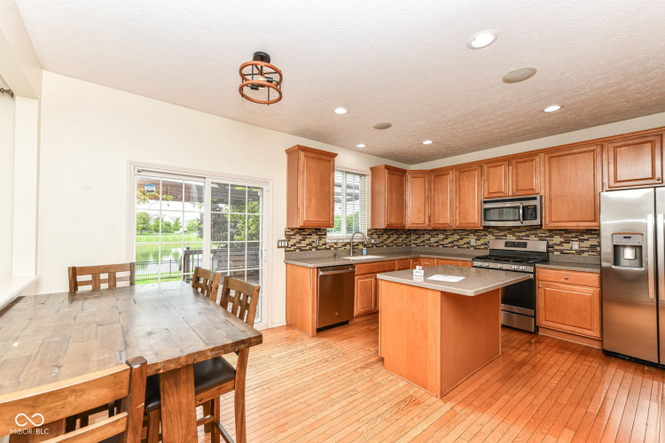 Listing Image 13
