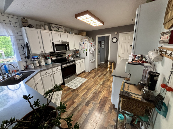 Listing Image 6