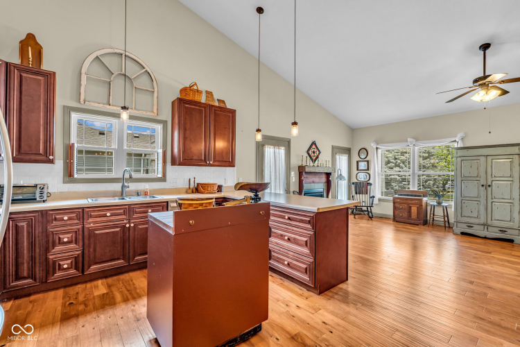 Listing Image 15