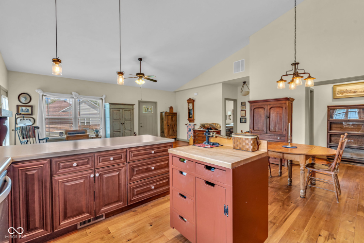 Listing Image 16