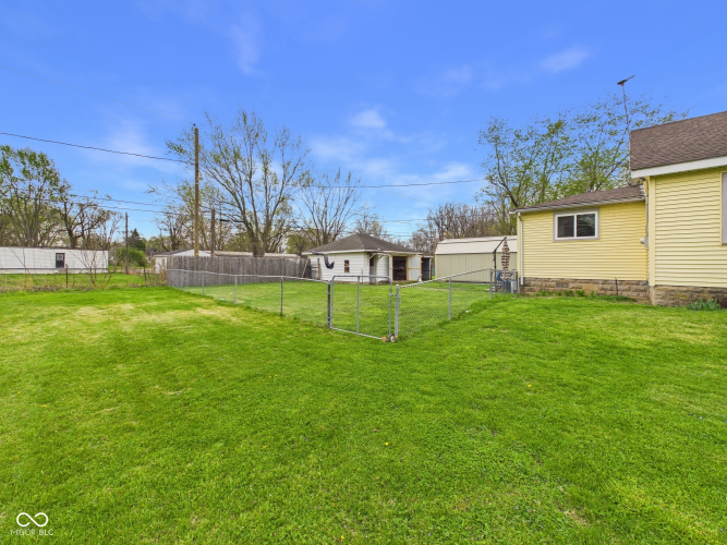 Listing Image 4