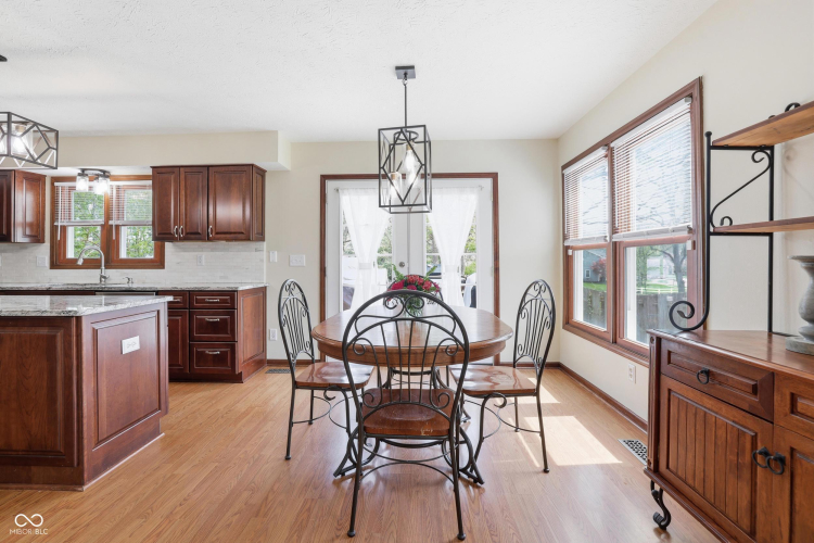 Listing Image 16