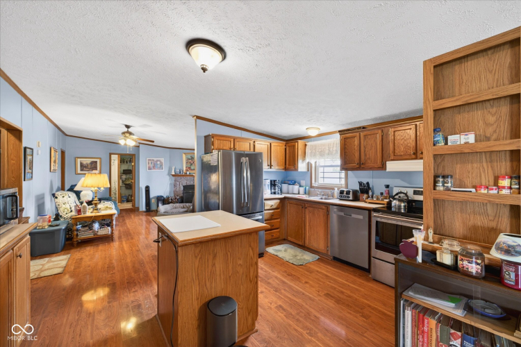 Listing Image 11