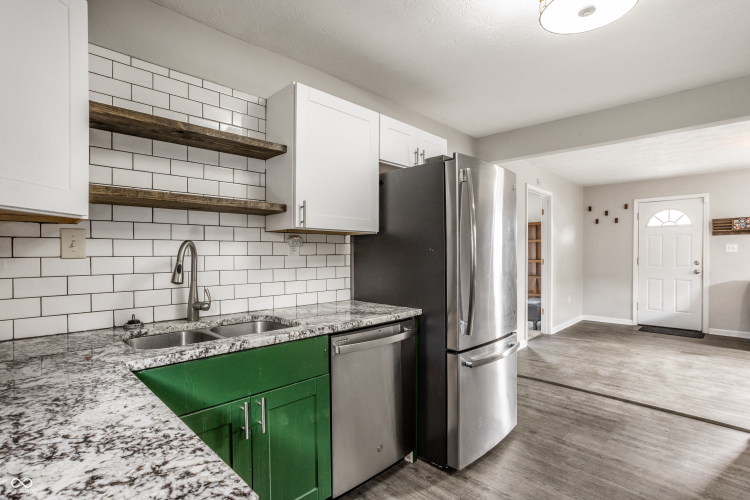 Listing Image 11