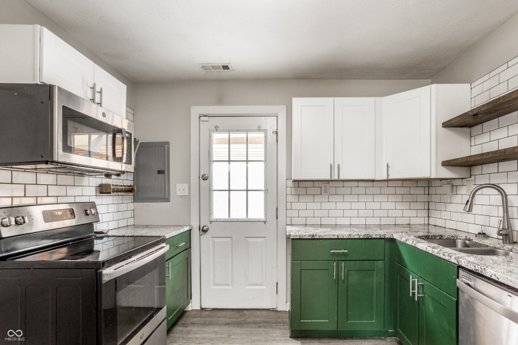 Listing Image 10