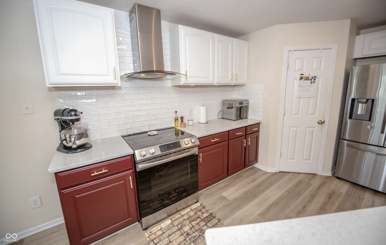 Listing Image 12