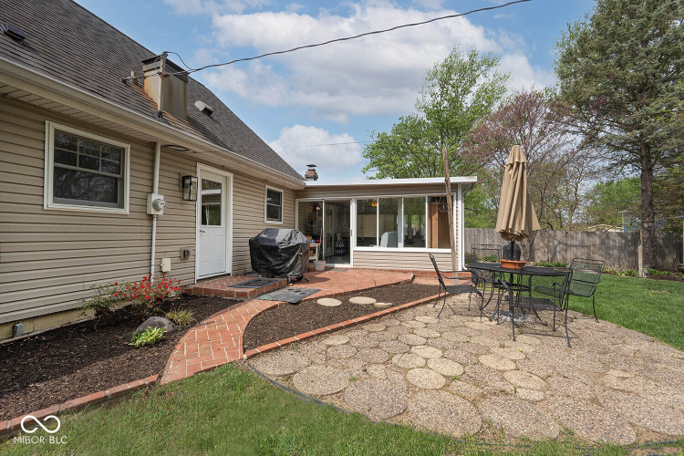 Listing Image 8