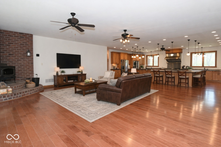Listing Image 17