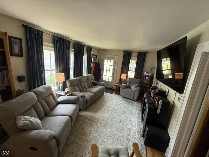 Listing Image 11
