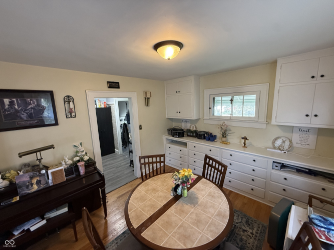 Listing Image 8
