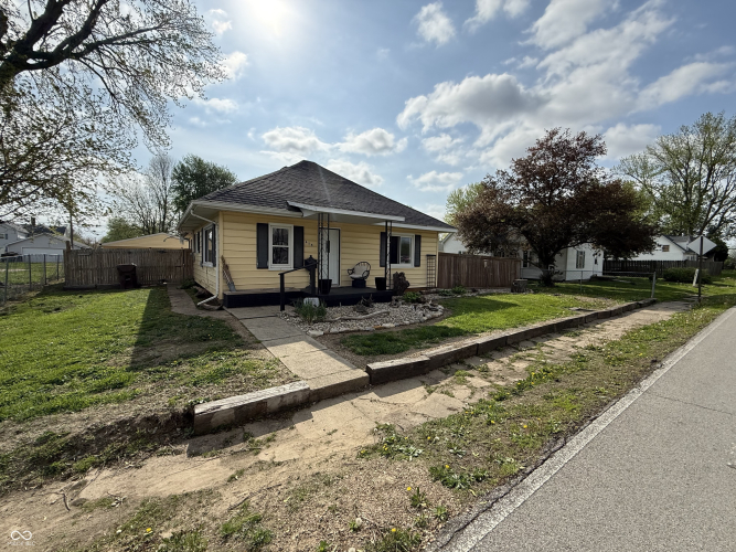 Listing Image 4