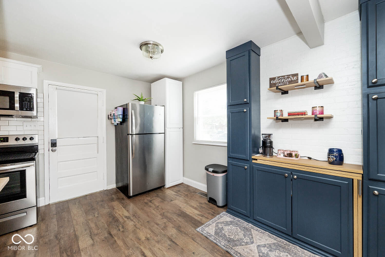Listing Image 11