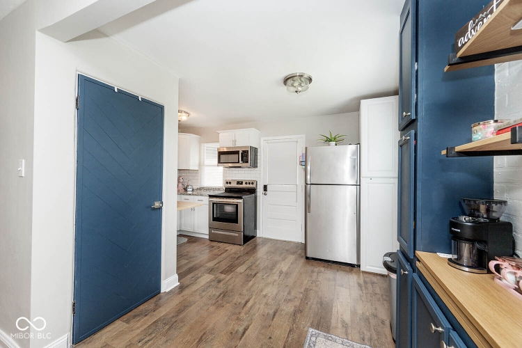 Listing Image 12