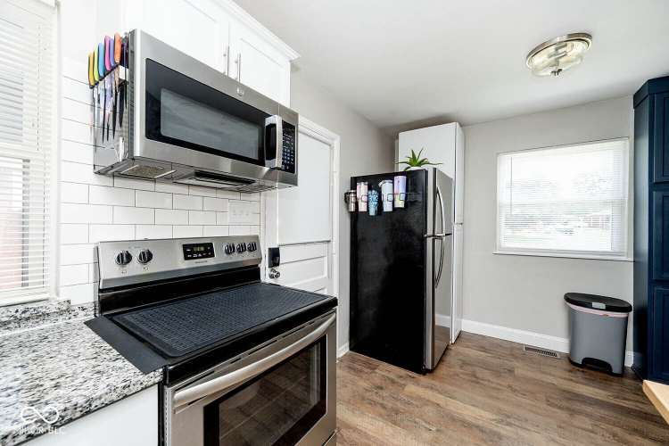 Listing Image 13