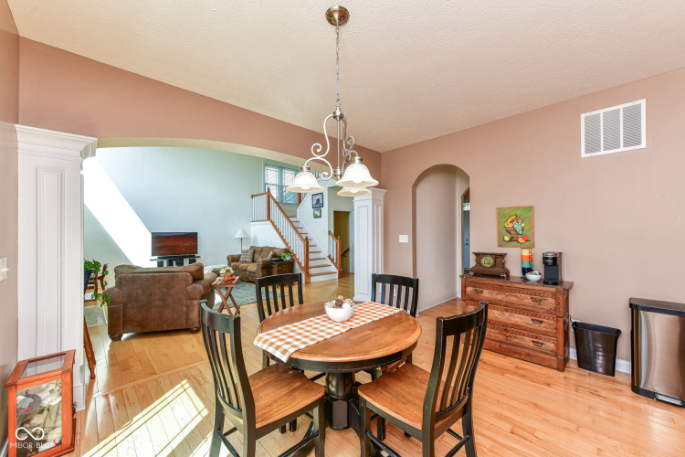 Listing Image 19