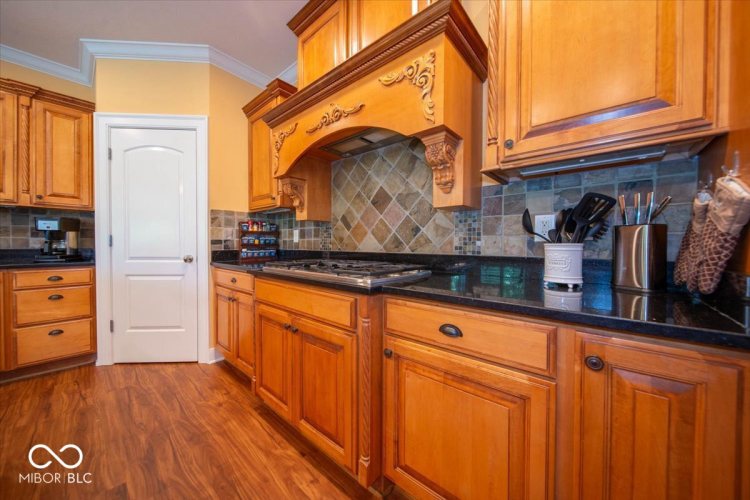 Listing Image 19