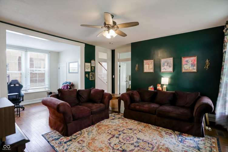 Listing Image 11
