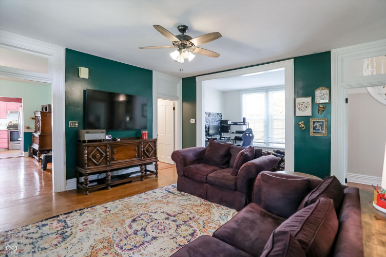 Listing Image 10