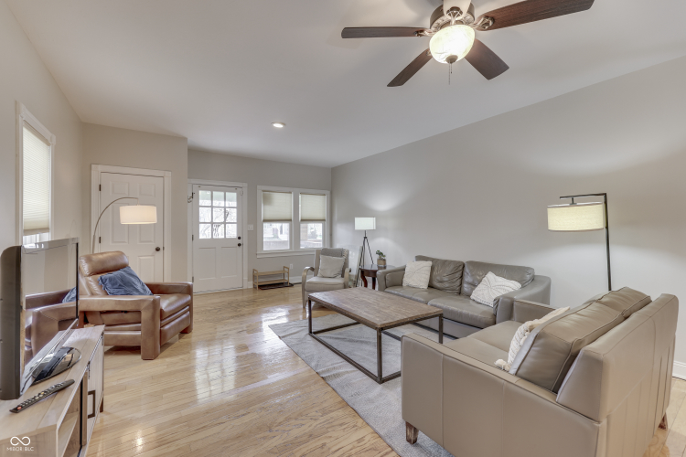 Listing Image 11