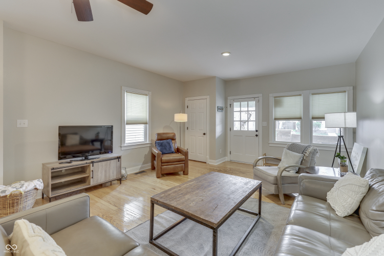 Listing Image 12