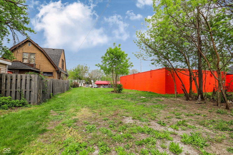 Listing Image 4