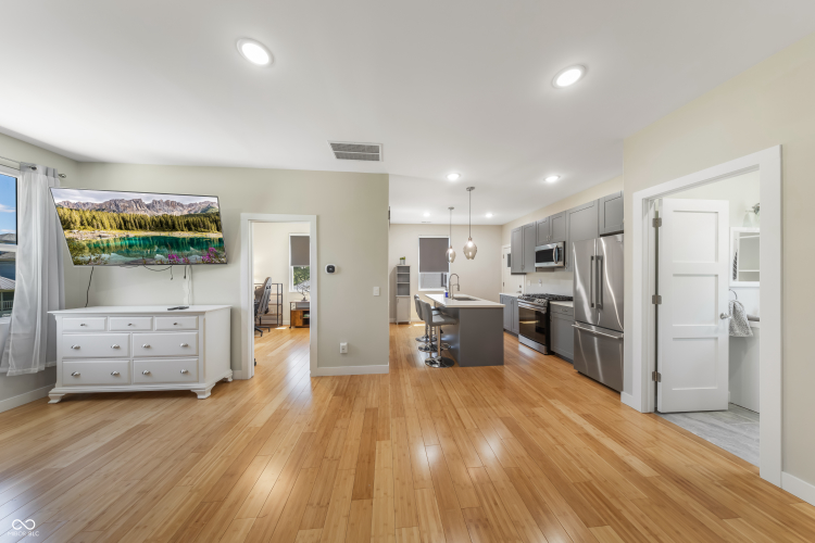 Listing Image 19