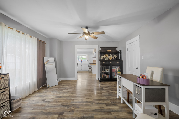 Listing Image 11