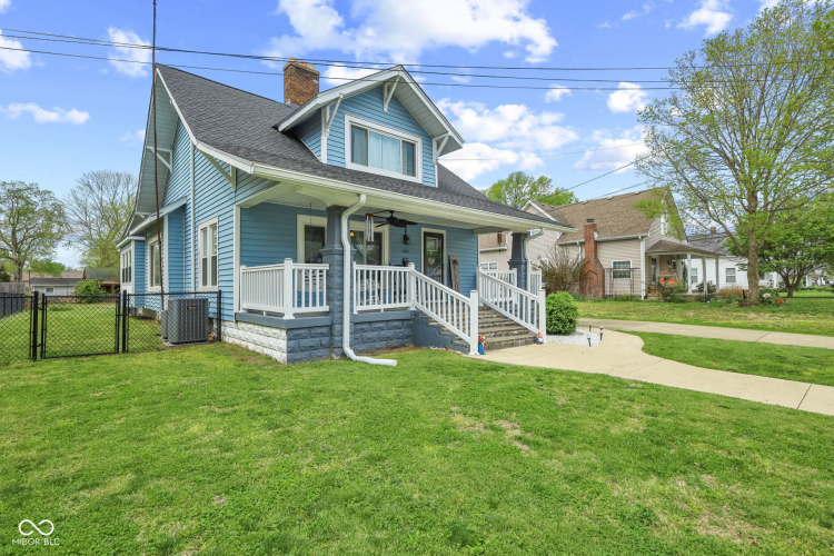 Listing Image 4
