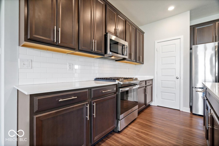 Listing Image 16