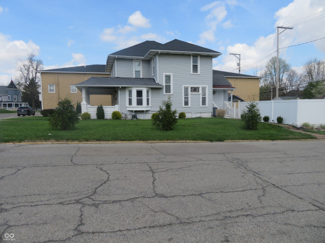 Listing Image 4