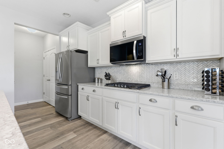 Listing Image 19