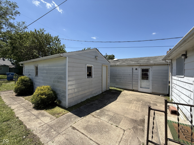 Listing Image 3