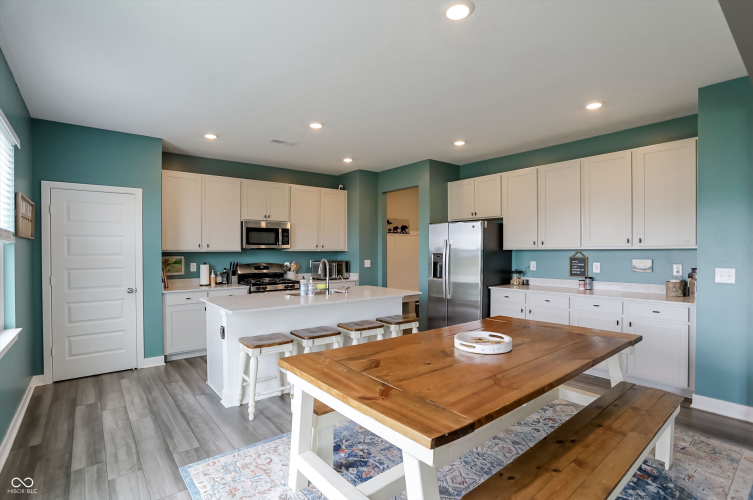 Listing Image 11
