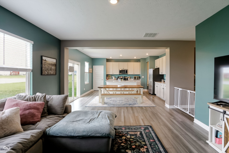 Listing Image 9