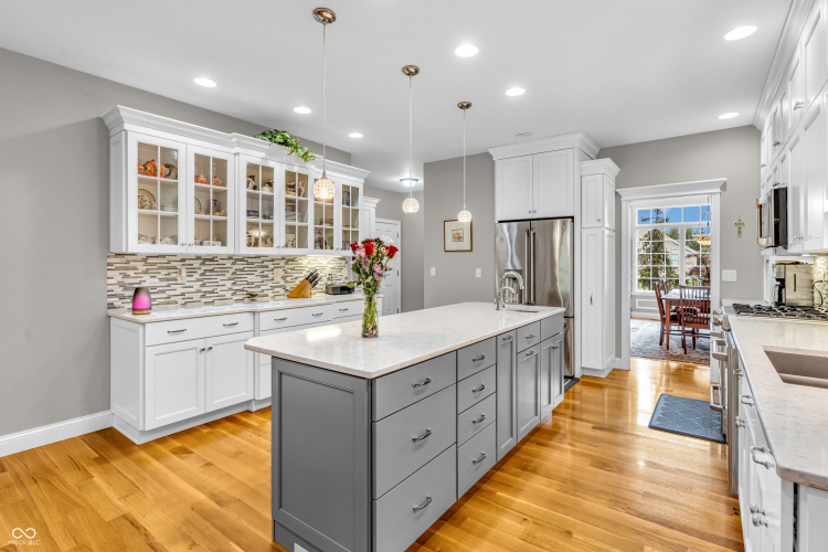 Listing Image 4