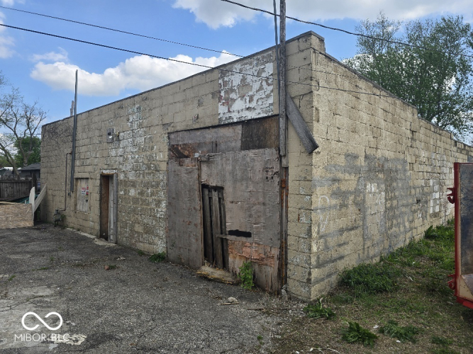 Listing Image 4