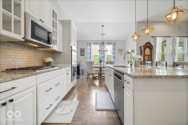 Listing Image 14