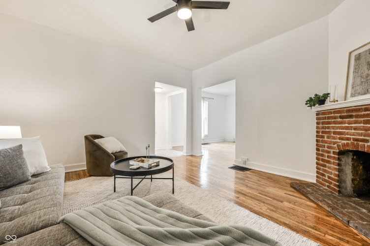 Listing Image 5