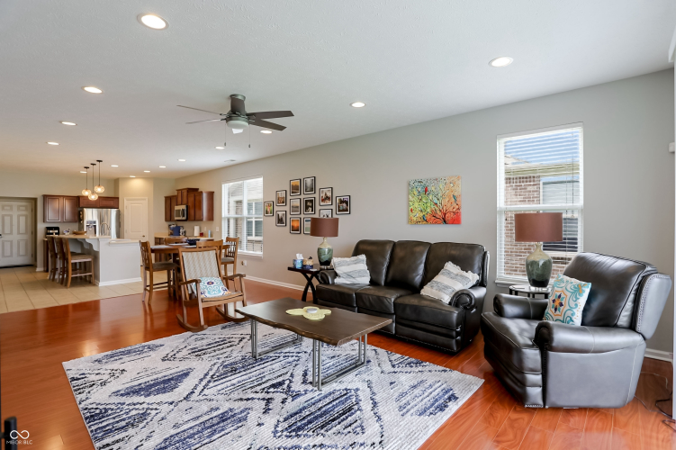 Listing Image 23