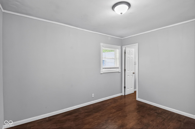 Listing Image 17