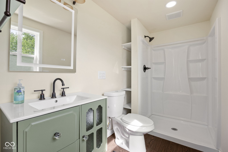 Listing Image 21